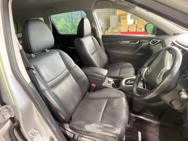 運転席シート廻りは使用感も少なく、良好な状態となっています。丁寧に使われていたことがよくわかりますね。