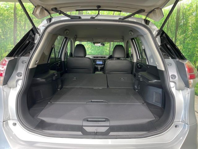 後席を格納すると、これだけの広さが！シーンに合わせたシートアレンジで、大きな荷物も積むことが出来ます♪