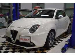 当店販売車は外装磨き＆撥水ガラスコーティング済みで細かい箇所までしっかり仕上げております。