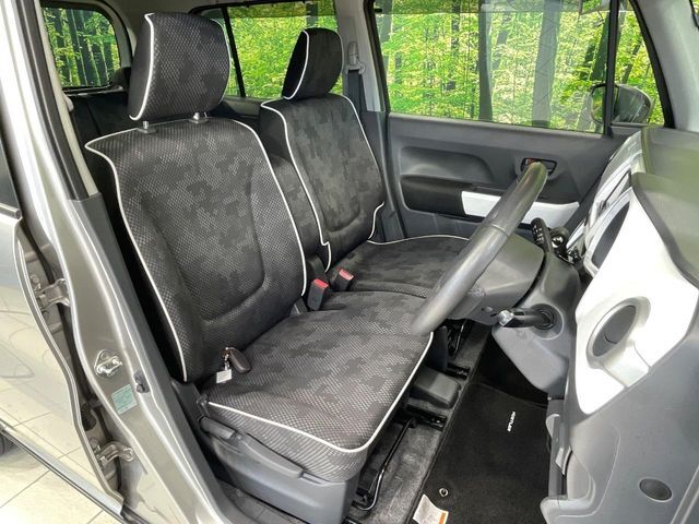 運転席シート廻りは使用感も少なく、良好な状態となっています。丁寧に使われていたことがよくわかりますね。