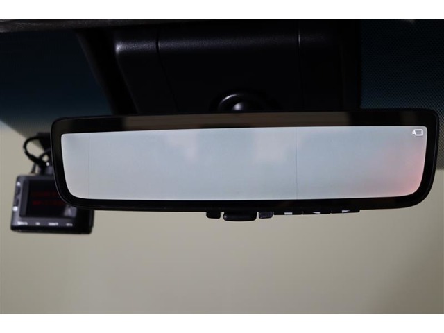 車両後方カメラの映像をインナーミラー内のディスプレイに表示します！