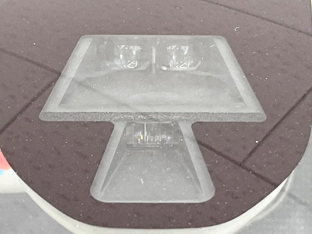 【スズキ　セーフティサポート】走行中に前方の車両等を認識し、衝突しそうな時は警報とブレーキで衝突回避と被害軽減をアシスト。より安全にドライブをお楽しみいただけます。