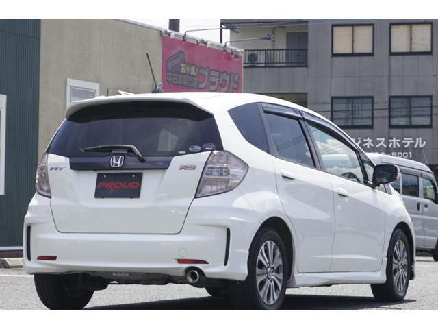 車両入庫チェックではエンジン・機関系をはじめ、電装装備、内装など100項目以上のチェックをしています。試乗も行なっていますのでご安心下さい。