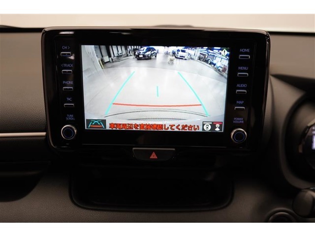 バックモニターがあれば車庫入れ時など、後ろが確認できて安心です。運転に自信がない方にはおすすめの装備です。ただし、バック時目視での確認も忘れずに。