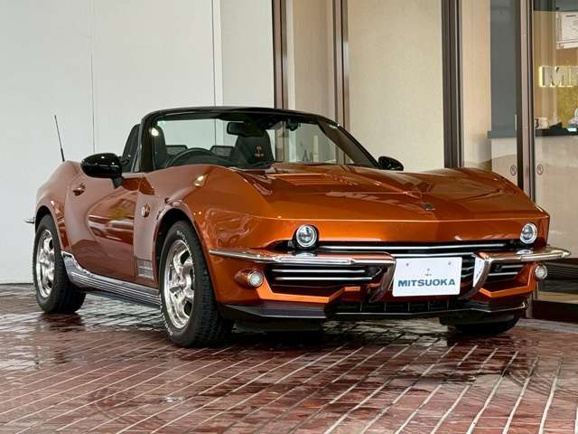光岡自動車創業50周年記念モデル「ロックスター」。
