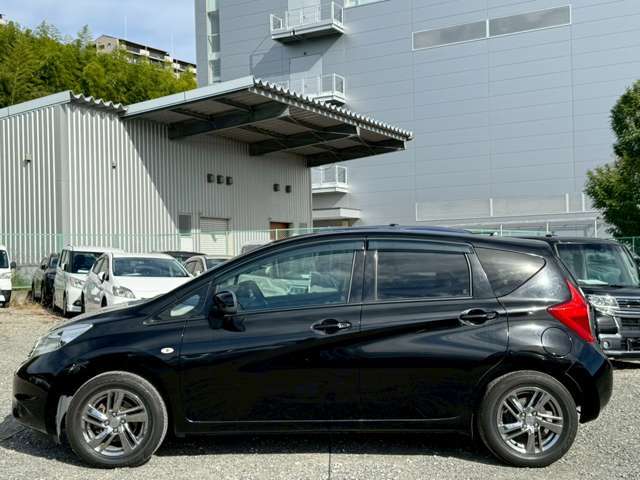 ★画像や動画を見ただけでお車の検討を進める事に抵抗がある方でも気軽に利用できるオンライン商談ならお車の検討はもちろん営業担当や店舗の様子も生中継でご覧いただけますので安心してお車をご検討頂けます。