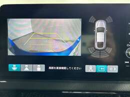 【マルチビューカメラシステム】まるでクルマを真上から見下ろしたかのような視点で駐車をサポートします！クルマの斜め後ろや真横など、前後左右の4つのカメラの映像が合成されて、モニターに映し出されます。