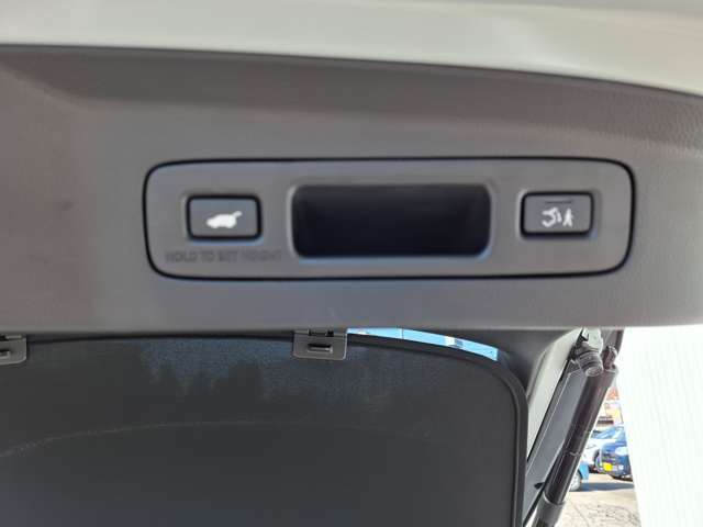 当店では、24時間ロードサービスを実施しております。緊急の際は0763-32-8630までご一報下さい。