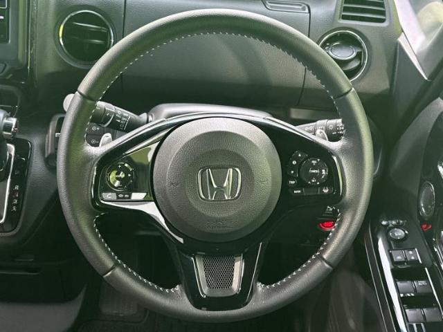 WECARSの展示場では実際に見て、触ってお車をお選びいただけます！知識の豊富な営業スタッフが様々なカーライフをご提案いたします！