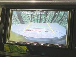 【バックカメラ】駐車時に後方がリアルタイム映像で確認できます。大型商業施設や立体駐車場での駐車時や、夜間のバック時に大活躍！運転スキルに関わらず、今や必須となった装備のひとつです！