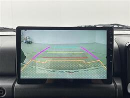 【バックモニター】後ろのカメラの映像がモニターに映し出されるので、後方の見えない死角や、障害物との距離感などもしっかり安全確認することができます！