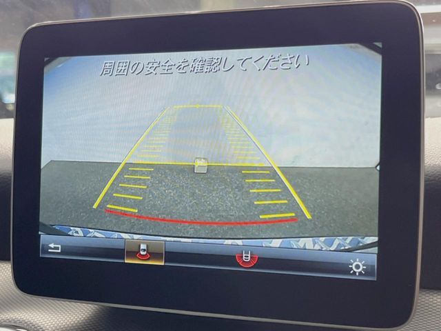 ●バックカメラ：便利な【バックカメラ】で安全確認もできます。駐車が苦手な方にもオススメな便利機能です。