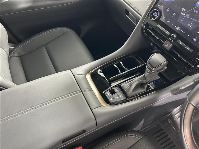 【シフトレバー】シフトも操作しやすく快適なドライブを楽しんでいただけます！