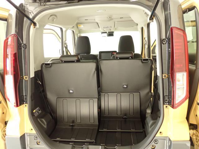 リヤシートをスライドさせることで　手軽に荷室の広さを変えられます。