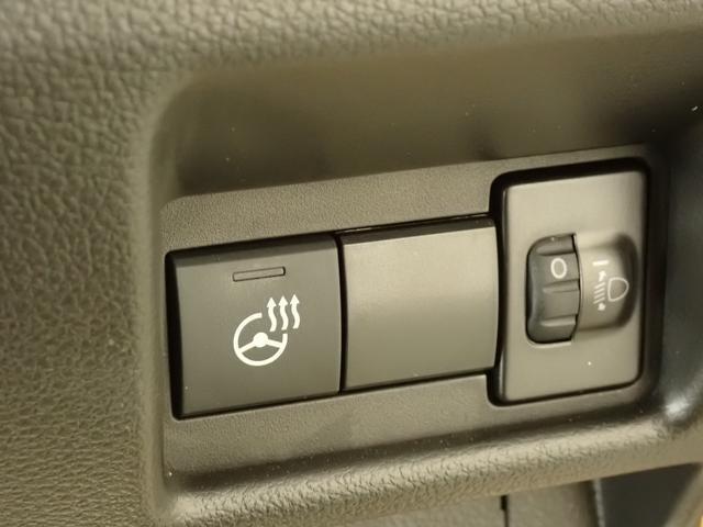 冬場の運転も快適☆　ステアリングヒーターを装備しています。