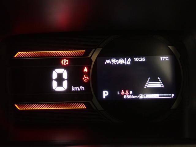 パッと見でも車速の確認がしやすい　デジタル表記のメーター。