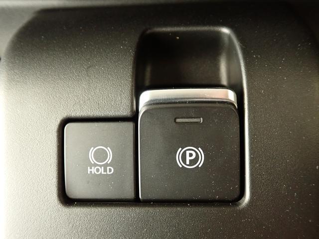 電動パーキングブレーキを採用。シフト操作やアクセルと連動してブレーキが作動/解除されるため　発進がスムーズ♪