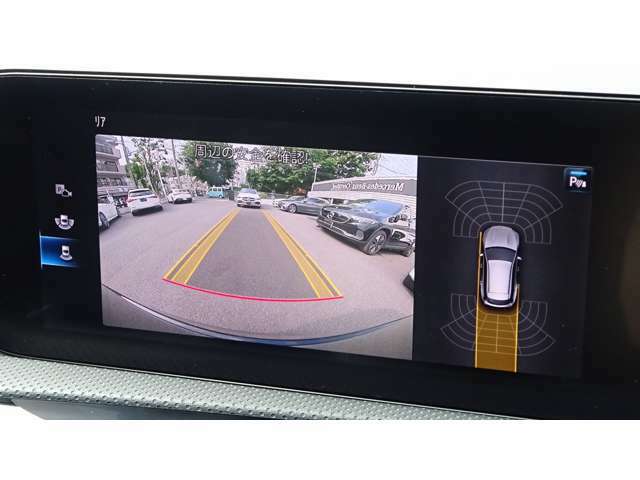 【リバ-ス連動カメラシステム】リバースと連動し、車両後方の映像をディスプレィに表示歪みの少ないカメラにより鮮明な画像で後退の運転操作をサポートします。