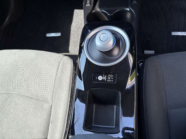 元々奇麗な状態でしたが、徹底的に車内のクリーニングをしているので更に奇麗な状態になっています♪