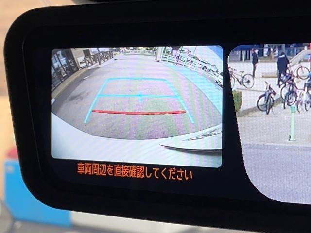 【カラーバックモニター】を装備しております。リアの映像がカラーで映し出されますので日々の駐車も安心安全です。