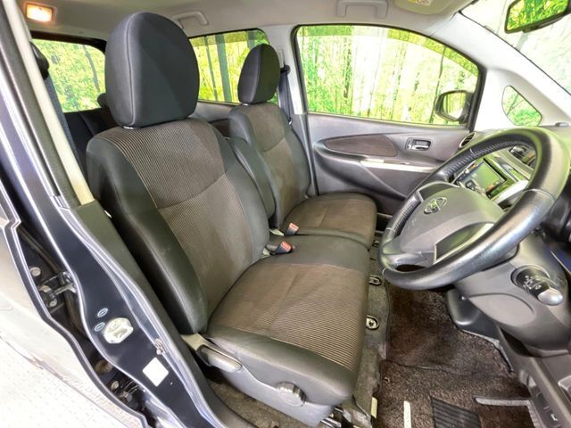 運転席シート廻りは使用感も少なく、良好な状態となっています。丁寧に使われていたことがよくわかりますね。