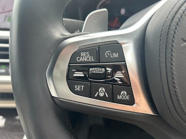 輸入車ディーラー採用のドライブレコーダーも選べます。万が一の事故際のお守りとしていかがでしょうか？その他さまざまなオプションをご用意しております。