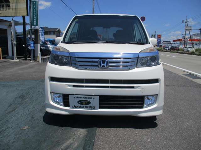 展示前及び納車までに弊社基準に沿って、入念な点検・整備を実施します。交換時期の消耗品は、交換後納車！点検・整備費用は店頭表示価格に含まれております。ご安心ください。