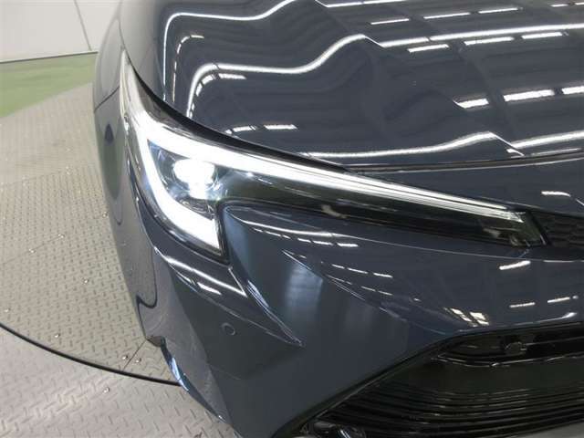 1灯の光源でハイ・ローを切り替えられるBi-Beam LEDランプ。通常ランプの2倍以上明るくロングライフです。