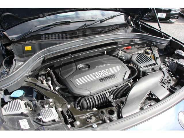 新エンジン！2000cc直噴BMWツインパワーターボ・ガソリンエンジン搭載モデル！燃費良好！環境性能に優れております！ツインパワーターボ化により、走行性能にも優れております！