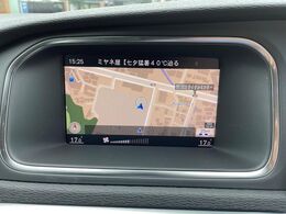 【純正HDDナビゲーション】地上デジタルTV放送、CD/DVD再生はもちろん、Bluetoothオーディオなど多彩なメディアに対応！ご納車時には最新の地図データへ無料更新。