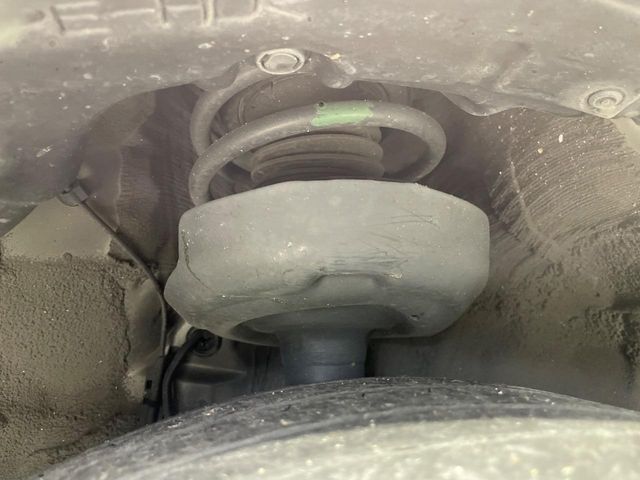 お車を安心してお乗りいただく為には、足回りの定期点検が欠かせません。サービスサポート（有償保証）では無料点検もご提供しており、安心のカーライフをお過ごしいただけるサポート体制が整っています。