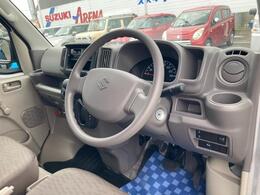 ワイドな視界を確保して、運転しやすいインパネデザインです。各種操作類は適切な位置にあり疲労を軽減します【国道152号線（飛龍街道）沿い】　営業時間10時?18時30分　【　定休日　火曜日　第3水曜日】