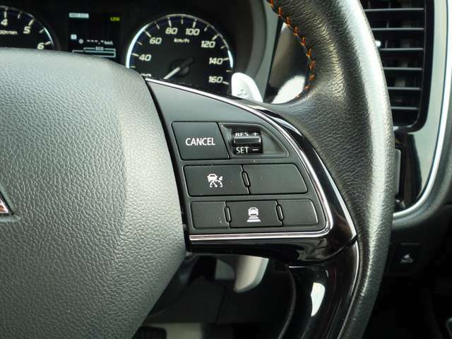 追従式のクルーズコントロールシステムは長距離ドライブで疲労軽減に役立ちます。