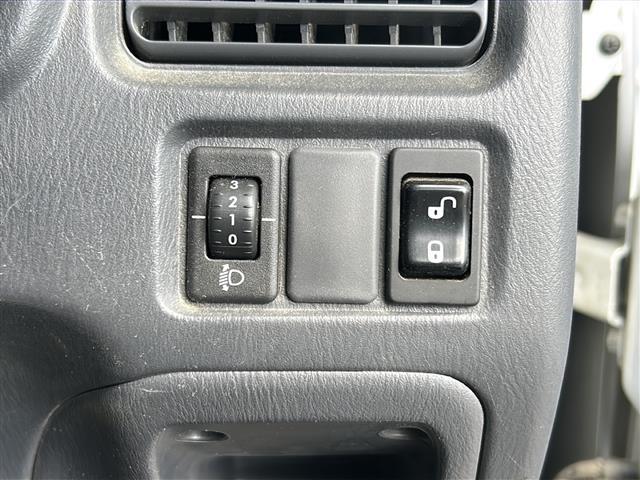 気になる車はすぐにお問い合わせください！画面右側の0066から始まる無料ダイヤルからお問い合わせ下さい！専門スタッフがお車のご質問にお答えいたします！