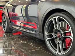 ■専用装備が施されておりよりスパルタンなお車となっております■