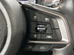 【全車速追従機能付クルーズコントロール】高速道路での長距離走行が楽に！！自動で速度を保つクルーズコントロールが、衝突軽減システムと連携し、前方の車両を感知して車間を保つように速度調節してくれます！！