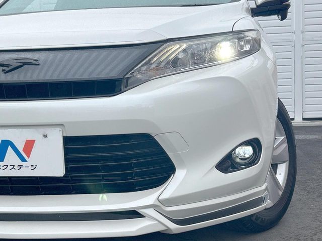 【LEDヘッドライト】悪天候や夜間走行時も良好な視界を確保し安心して運転できる高輝度LEDヘッドライトを装備！点灯速度が早く、消費電力も抑えられています。