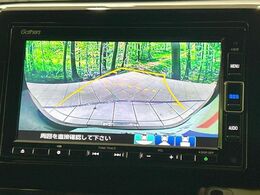 【バックカメラ】駐車時に後方がリアルタイム映像で確認できます。大型商業施設や立体駐車場での駐車時や、夜間のバック時に大活躍！運転スキルに関わらず、今や必須となった装備のひとつです！