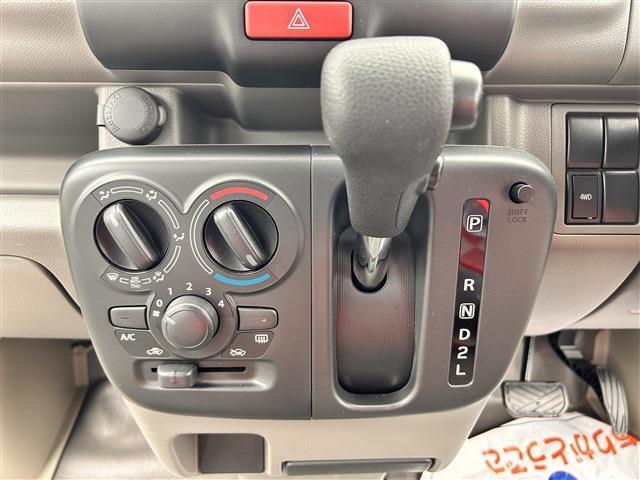 ☆動かしやすいシフトでストレスフリーな運転を！