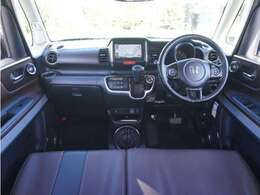 【インパネ周り】運転しやすいインパネ周りです！見やすいレイアウトで快適なドライブをサポートします！