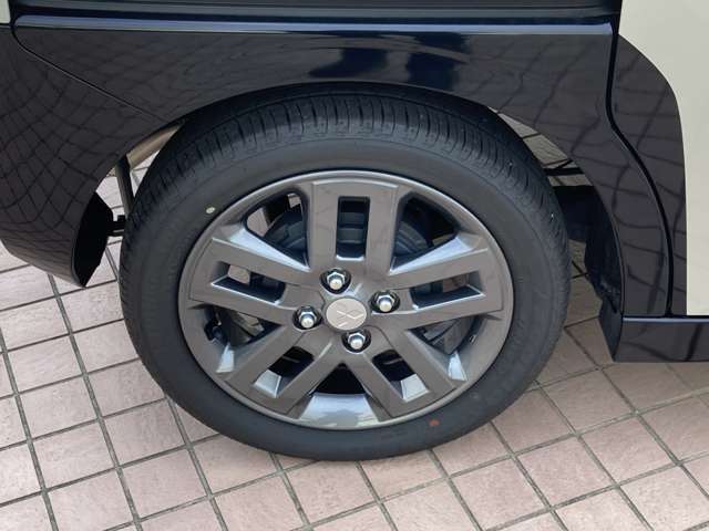 【純正ホイール装備】純正なのでバチっと決まっていてかっこいいですね☆