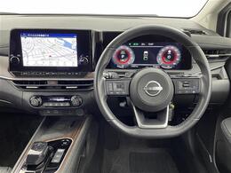 【ステアリング】軽い力で扱いやすいハンドルです。目立つ傷やスレなどなく綺麗な状態です！除菌プランいれていただくとさらに快適に！清潔なお車はお子様にも安心ですね！