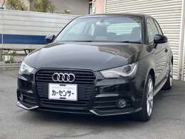 すべての車の内装は丁寧に清掃。外装は一台一台手洗いで表面処理をして中も外もピッカピカです。