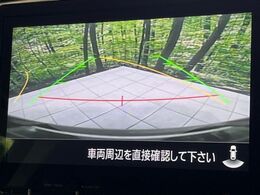 【バックカメラ】駐車時に後方がリアルタイム映像で確認できます。大型商業施設や立体駐車場での駐車時や、夜間のバック時に大活躍！運転スキルに関わらず、今や必須となった装備のひとつです！