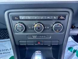 フルオートエアコン完備！ワンタッチでエアコンの操作ができます。