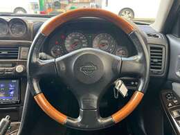 ステアリングは、常に目にする重要部分！同じ様でいて、それぞれのデザインや装備に、メーカーのこだわりが感じられます！