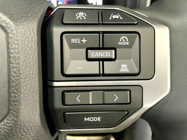 運転中に前方から目を逸らす事なく、オーディオ等の操作が可能なため、安心・快適な運転をサポートしてくれます♪