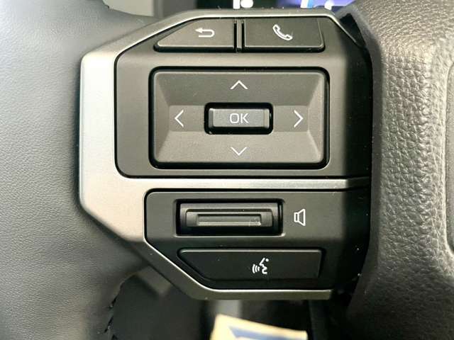 運転中に前方から目を逸らす事なく、オーディオ等の操作が可能なため、安心・快適な運転をサポートしてくれます♪