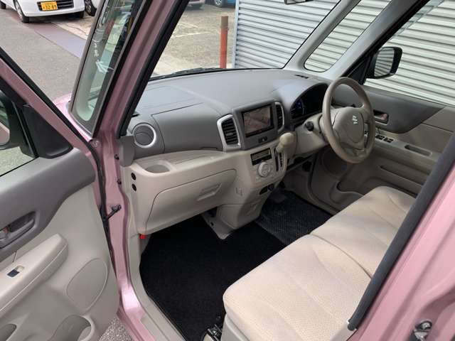 広々とした足元