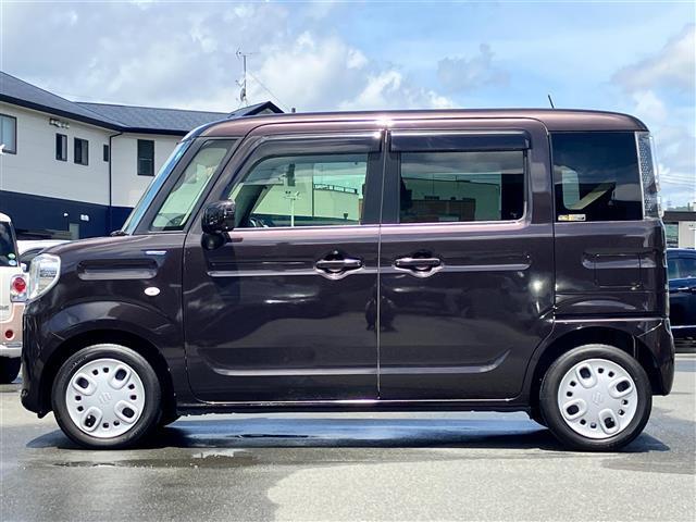【左】当社基準による調査の結果、修復歴車と判断された車両は一部店舗を除き、販売を行なっておりません。万一、納車時に修復歴があった場合にはご契約の解除等に応じます。